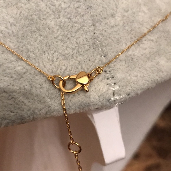 🆕 Kate Spade Gold Tone Mini Pendant, initial “T” - Picture 7 of 11